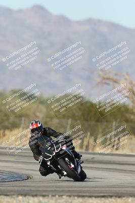 media/Dec-01-2025-Moto Forza (Mon) [[2daa91e15f]]/2-Intermediate Group/Session 3 (Turn 3)/